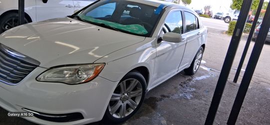 Chrysler 200 _ 2012