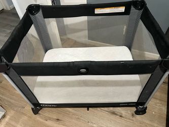 Graco Pack ’n Play / Corral para bebé  Vendo corral Graco Pack ’n Play en buen estado. ✅