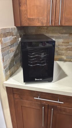 Magic Chef 6-Bottle Countertop Wine Cooler Fridge (MCWC6B)