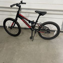 Giant XTCjr 20 Inch Bicycle 