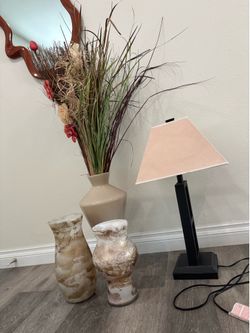 4 Pieces / Lamp, Plant, Vases
