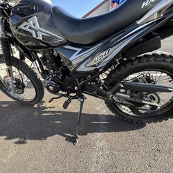 Dual-sport 250cc enduro dirt bike