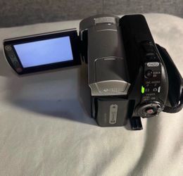 Sony Handycam DCR-SR45 Handheld 30GB HDD Camcorder For Parts! Screen does not work charger not included ! $20