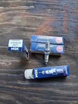 NGK Iridium IX CR9EIX Spark Plugs – Set of 4