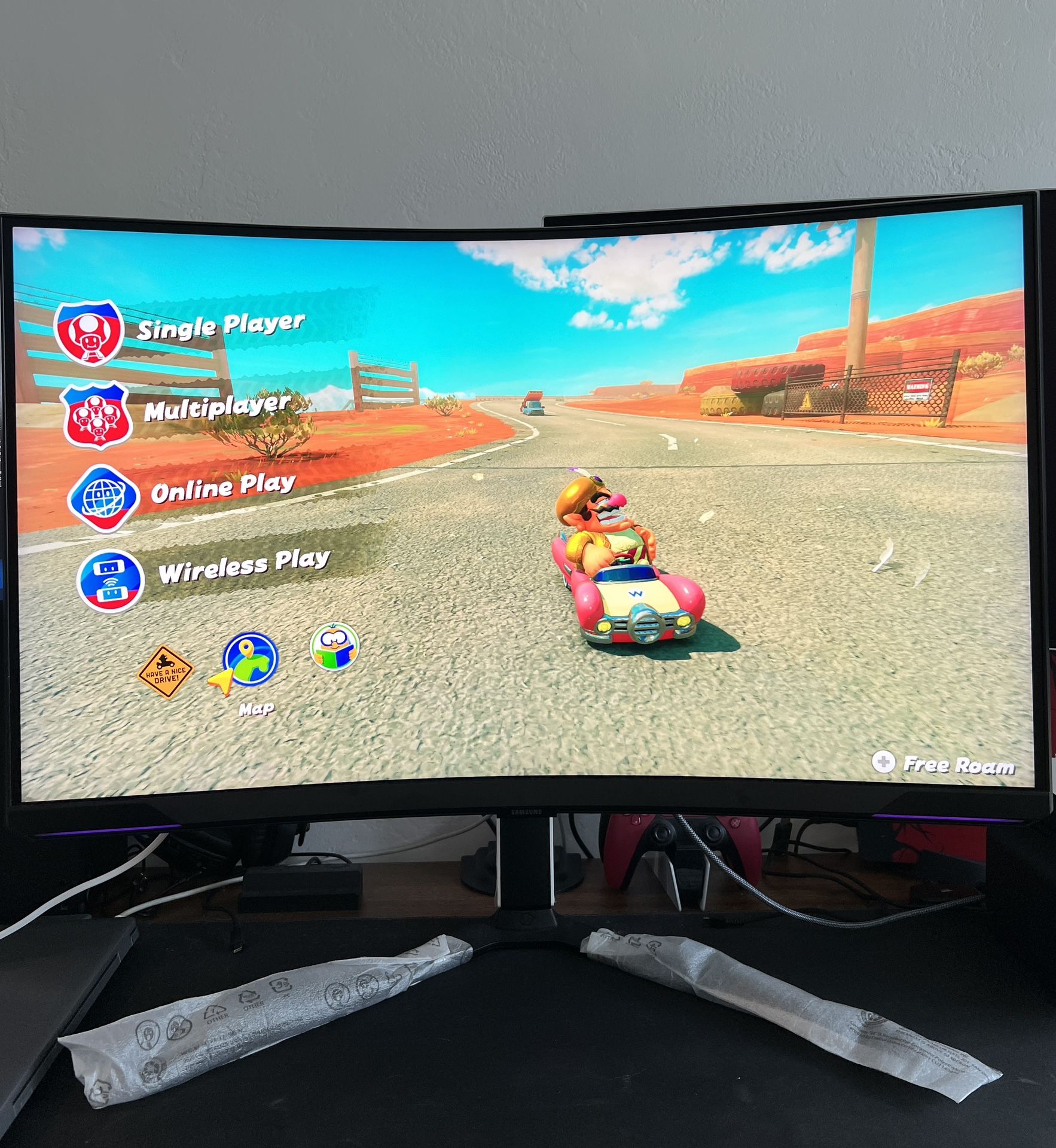 32" Odyssey Neo G8 4K UHD 240Hz HDR2000 Curved Gaming Monitor