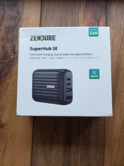 Zendure Superhub SE, Card Sized Charger with GAN Charging Technology.