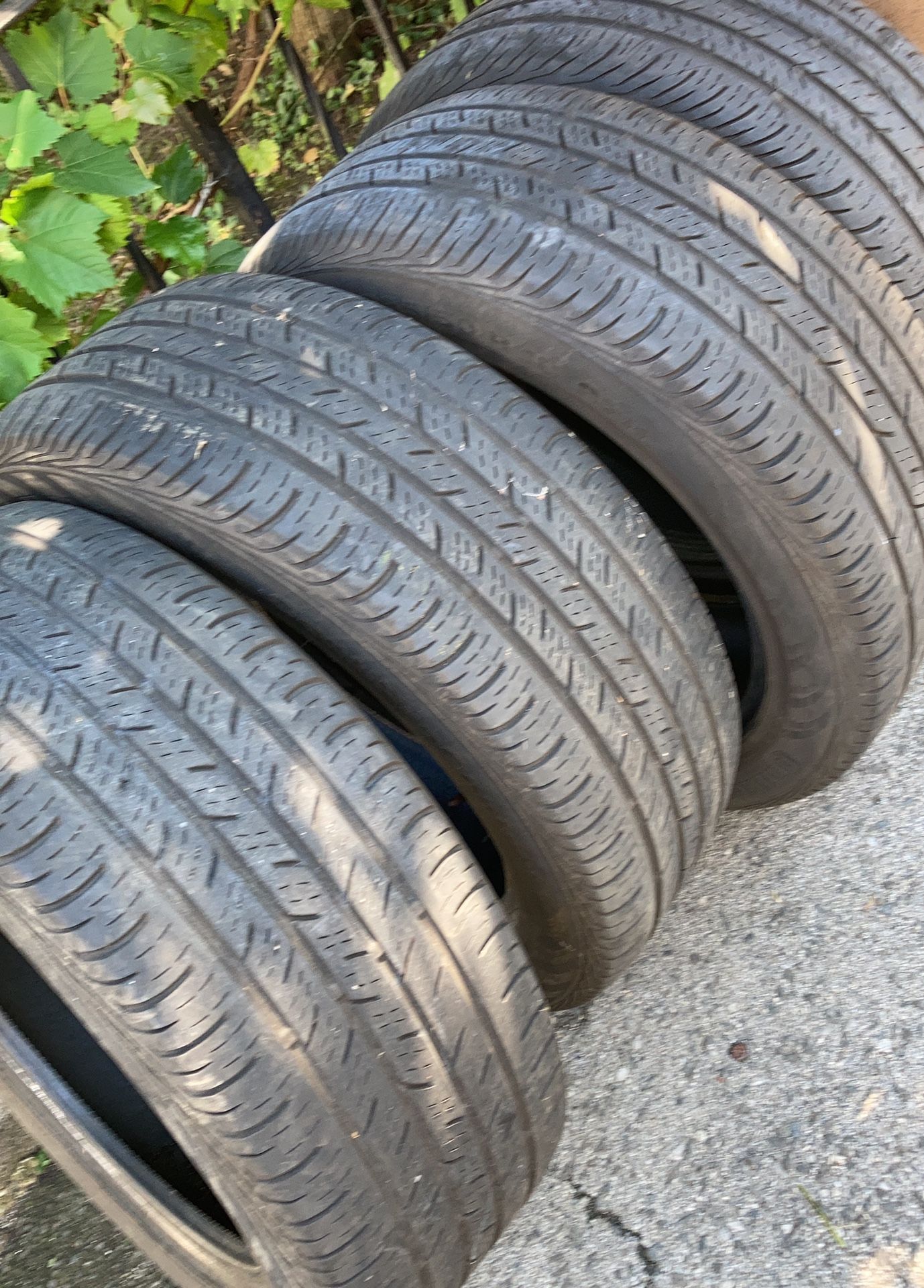 Set Of 4 Tires 235/50/18