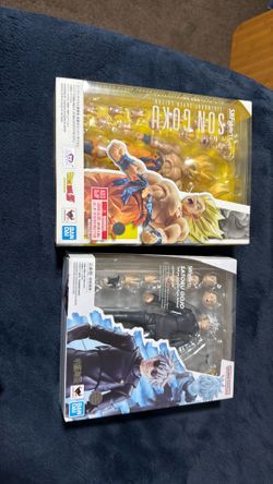 Goku and gojo figures shf