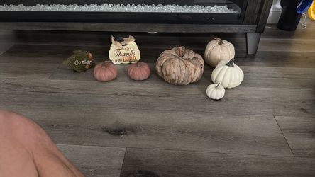 Fall pumpkin decor