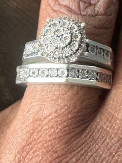 Women’s silver diamond ring set