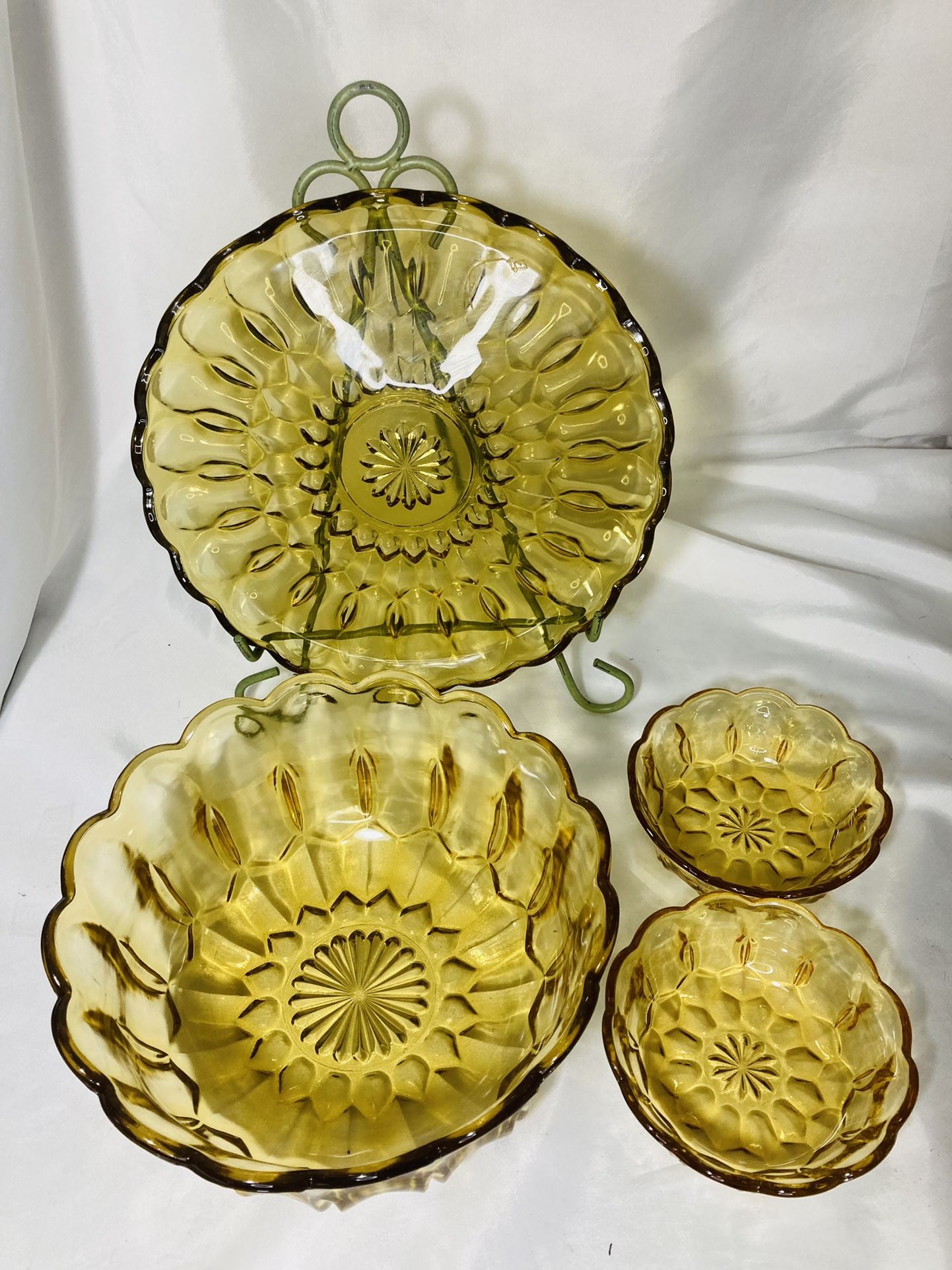 Vintage Anchor Hocking Fairfield amber/gold/yellow 10in plate. Large salad bowl and 2 small bowls.