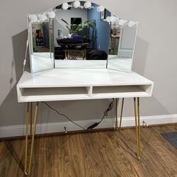 Makeup Vanity With Lights