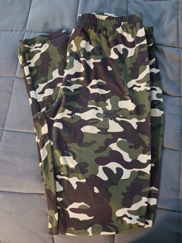 Bobbie Brooks Camo Leggings - Large - NWOT