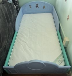 Toddler bed