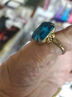 Large Blue stone LG ring 1 prong missing as is