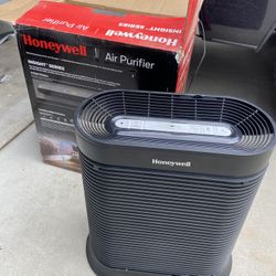 Air purifier. Honeywell HPA300