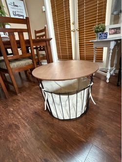 Storage basket /end table