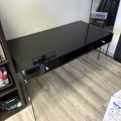 Black Desk
