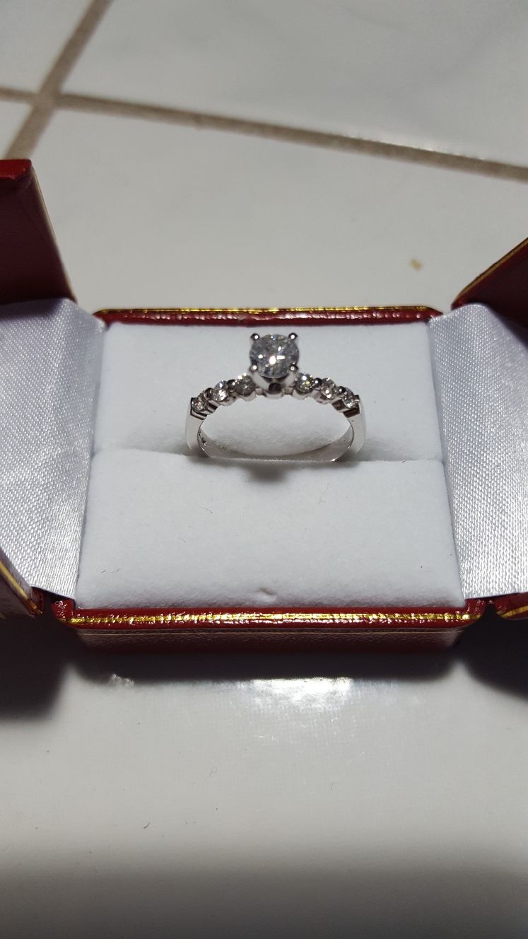 WAS $3,100!! BRAND NEW CLASSY AND ELEGANT DIAMOND SOLITAIRE ENGAGEMENT RING WITH CERTIFIED APPRAISAL (SEE PIC # 2 FOR SPECS) 14KT