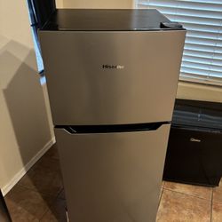 Hisense 4.4-cu ft Mini Fridge with Freezer