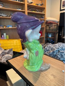 Dopey cookie jar