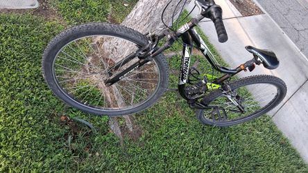 Mongoose Element  Mountain Bike 21 Speed -OBO