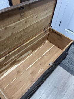 Roos Cedar Chest Box