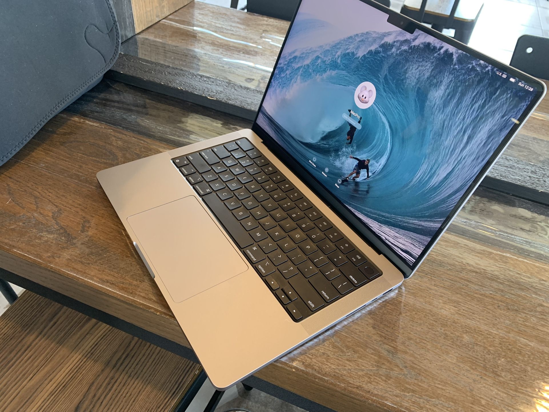 Late. 2023. Macbook Pro 14”. M3. Chip /8Gb /1Tb Ssd