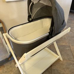 Uppababy Bassinet And White Stand 