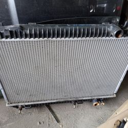 Radiator For Mercedes 560sel 1986-1991