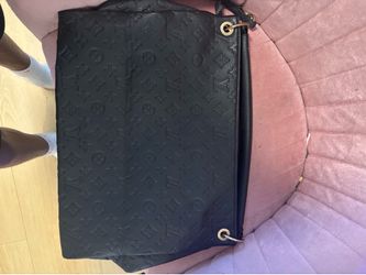 Luis Vuitton purse