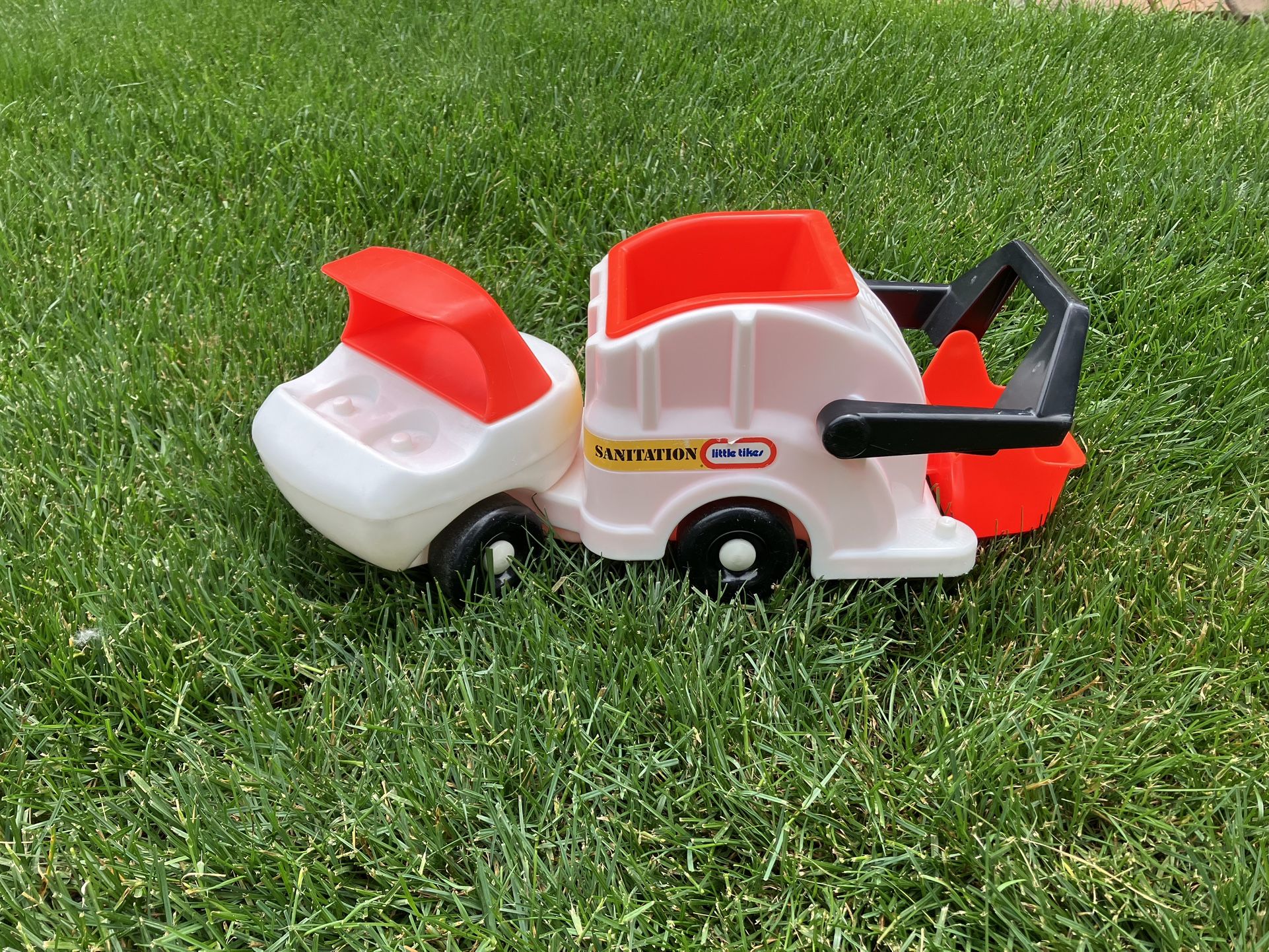 Little Tikes Sanitation Truck
