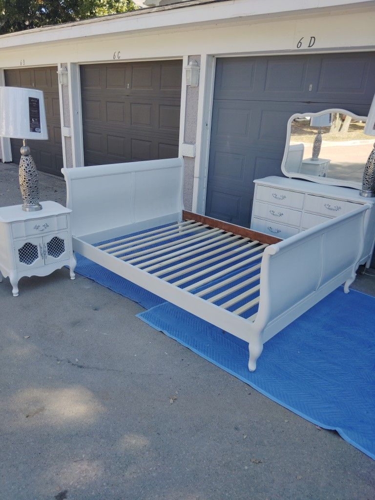Wow'' That's A Beautiful QUEEN Bedroom Set