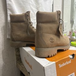 ALL BEIGE TIMBERLAND SIZE 8