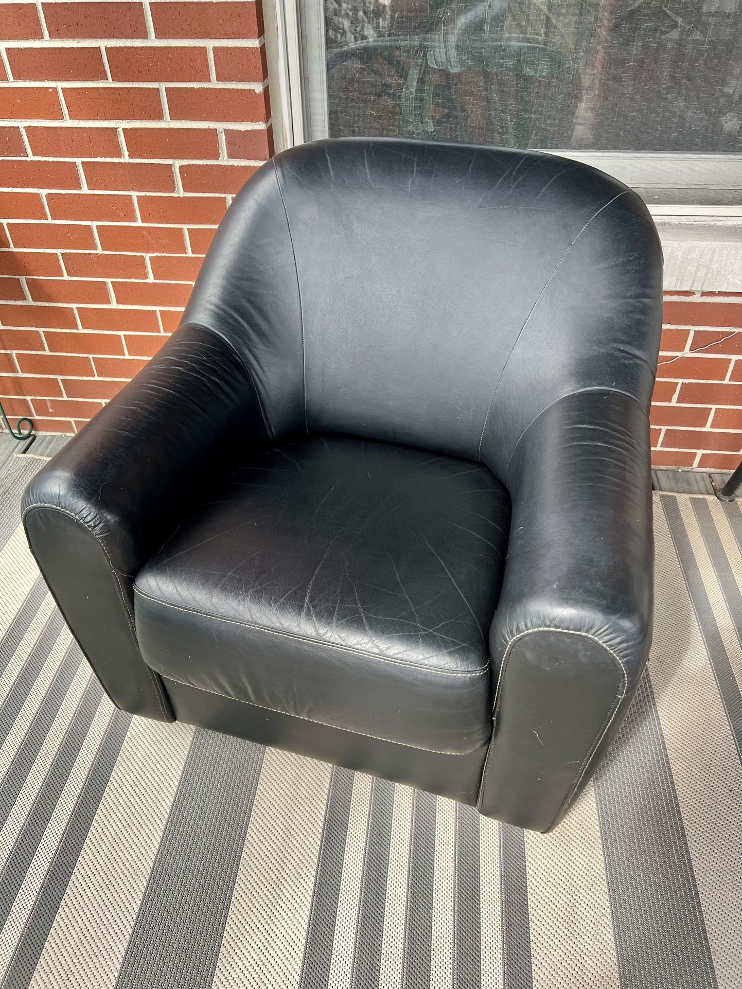 Black Leather Swivel Chair 