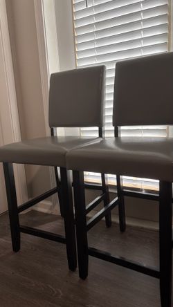 Modern Wood Bar Stool – Faux Leather Seat Furniture 24.17” Wood Counter Stool – Faux Leather Seat (Excellent Condition)