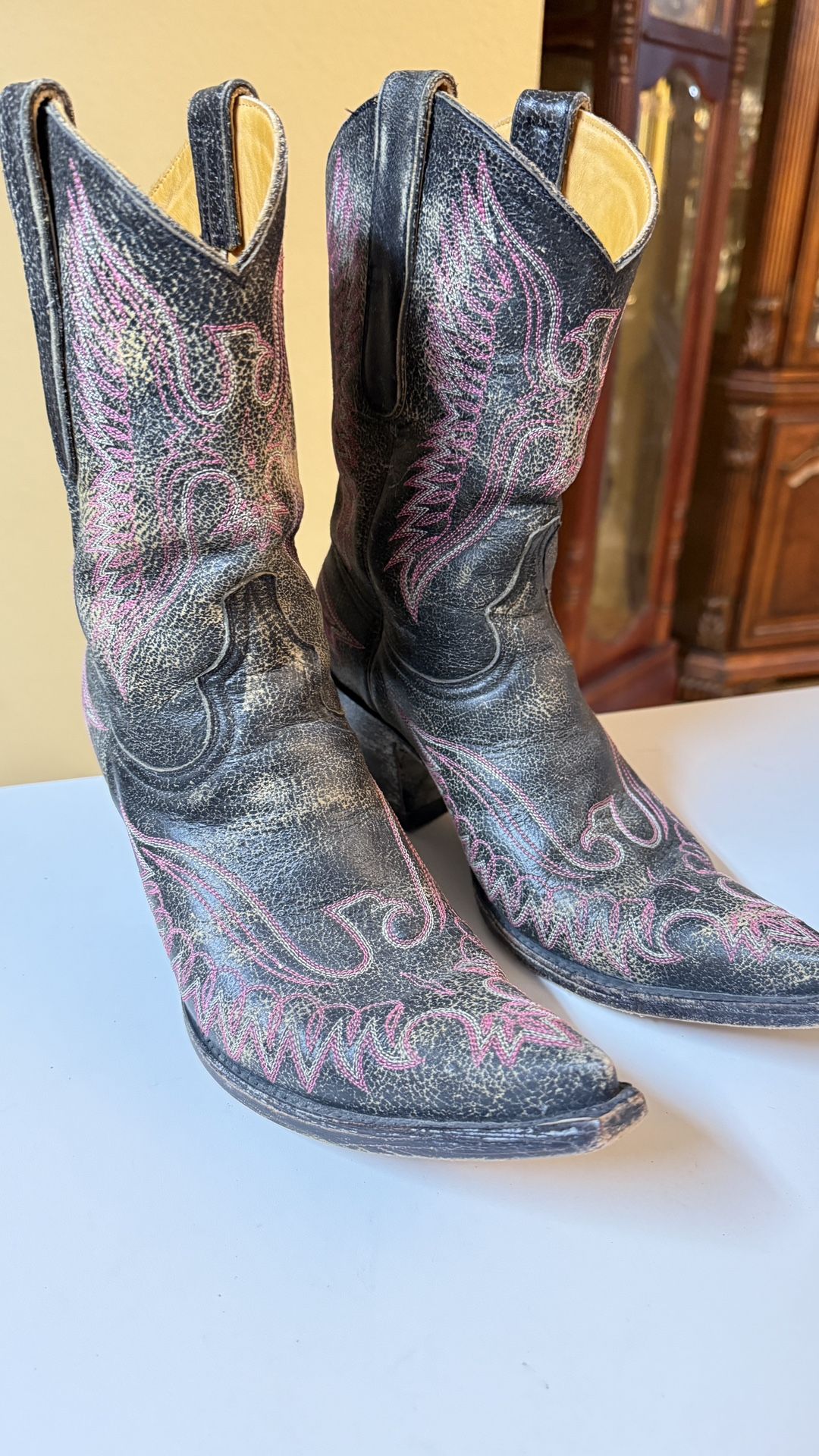 Old Gringo Vintage Black Leather Pink Embroidery Western Cowboy boots Size 9B