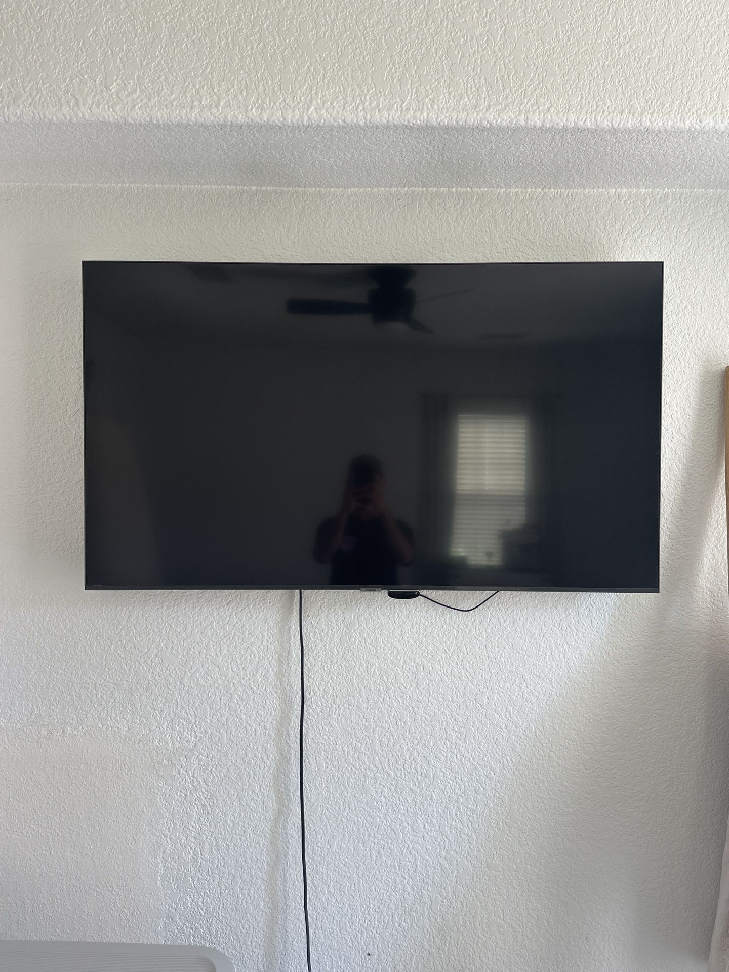 55″ model in Samsung’s 2020 TU7000 Crystal UHD + Mount