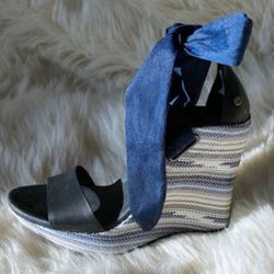 UGG AUSTRALIA JULES SERAPE SKYLINE STRAP PLATFORM WEDGE WOMENS SIZE 8 US  UGG Platform sandal Ribbon tie anckle–Like a New  Here is what you need to k