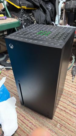 Xbox series X replica mini fridge.