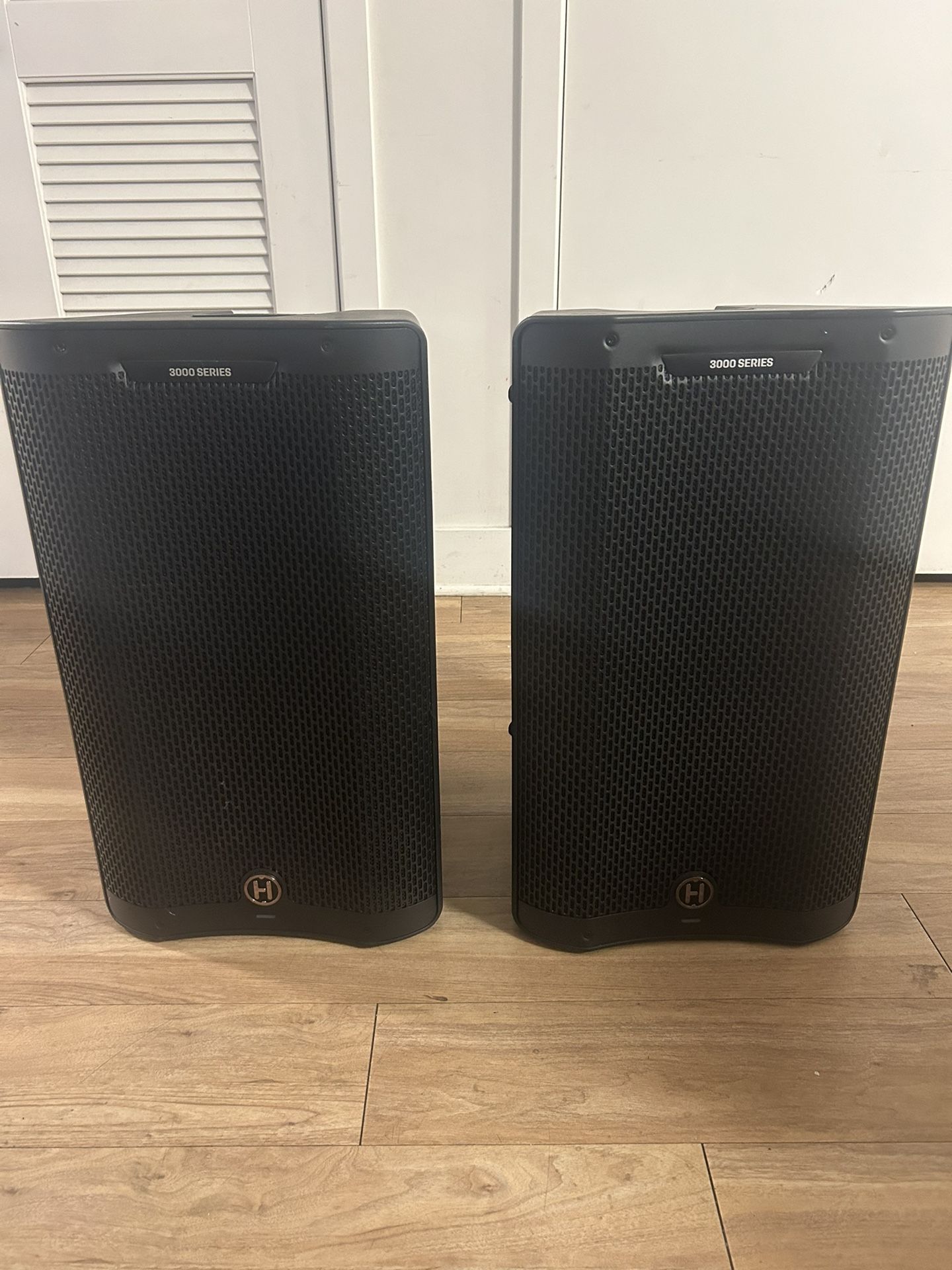 Harbinger VARI V3412 Powered 12" 2-Way Loudspeaker