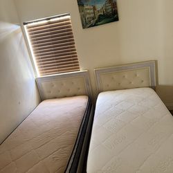 Bed twin size white mattress 2 pieces