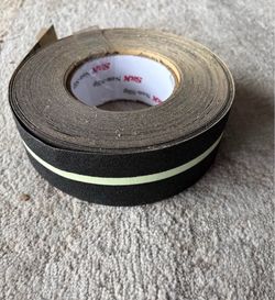 Glow in-the-dark anti-slip grip tape