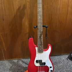 Squier Mini Red Bass