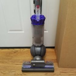 NEW cond DYSON ANIMAL BIG BALL VACUUM WITH COMPLETE ATTACHMENTS  , AMAZING POWER SUCTION  , WORKS EXCELLENT  , IN THE BOX 