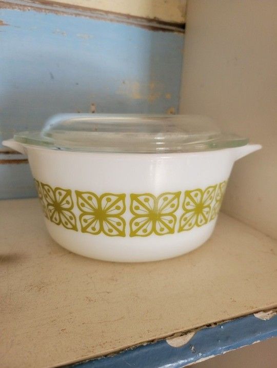 Vintage Mid Century Pyrex Green Verde Square Flowers 1 Qt