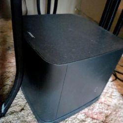 Bose 300 Smart Bar And Sub Woofer