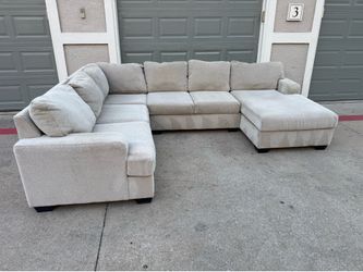 Modern Sectional Couch with Chaise