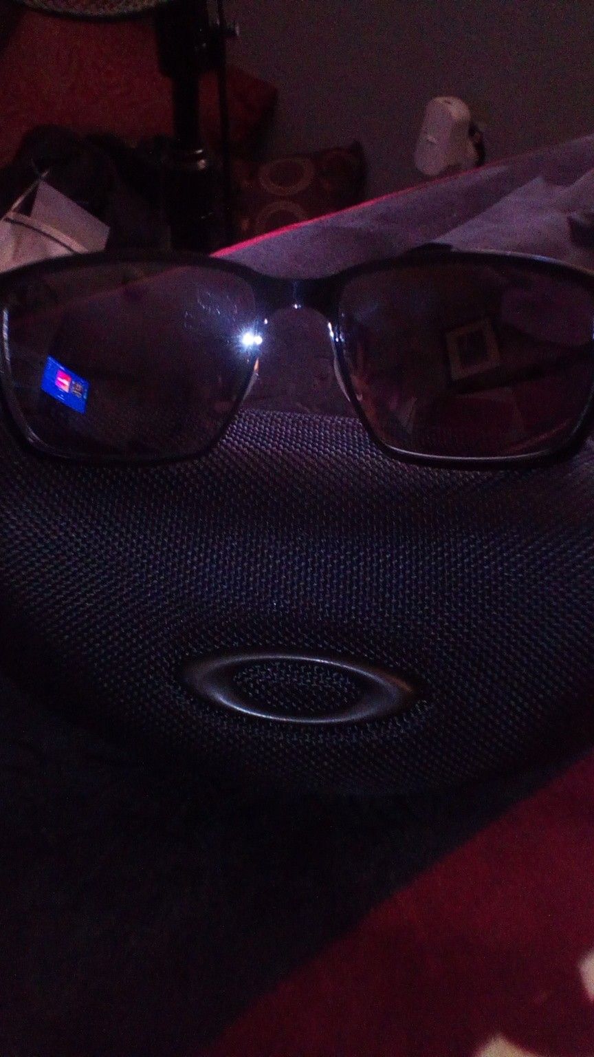 Oakley men's glasses brand new with a case