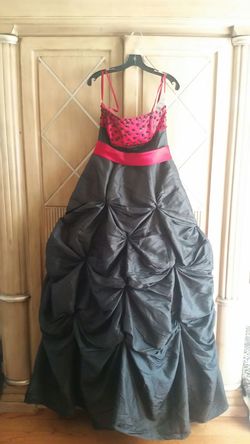 New Formal Dress Gown Size 12 Quince